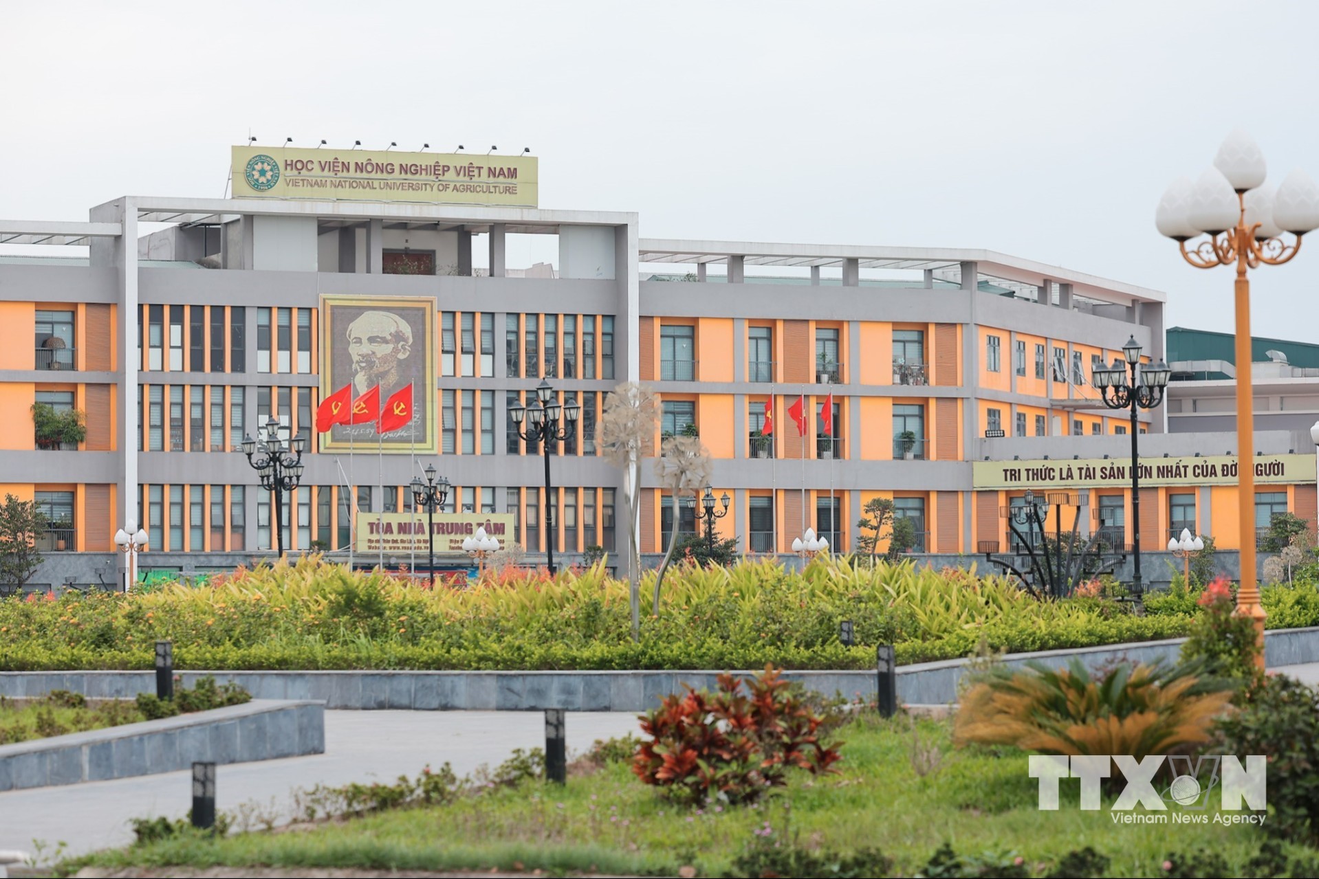 Học viện Nông nghiệp Việt Nam tiền thân là Trường Đại học Nông Lâm (thành lập 12/10/1956), là đại học công lập trọng điểm quốc gia, trung tâm đào tạo, nghiên cứu và chuyển giao tri thức hàng đầu về nông nghiệp. (Ảnh: Lê Đông/TTXVN)
